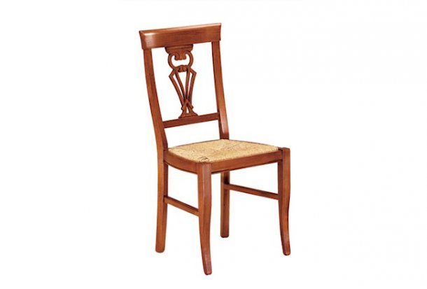 Chair with straw seat 